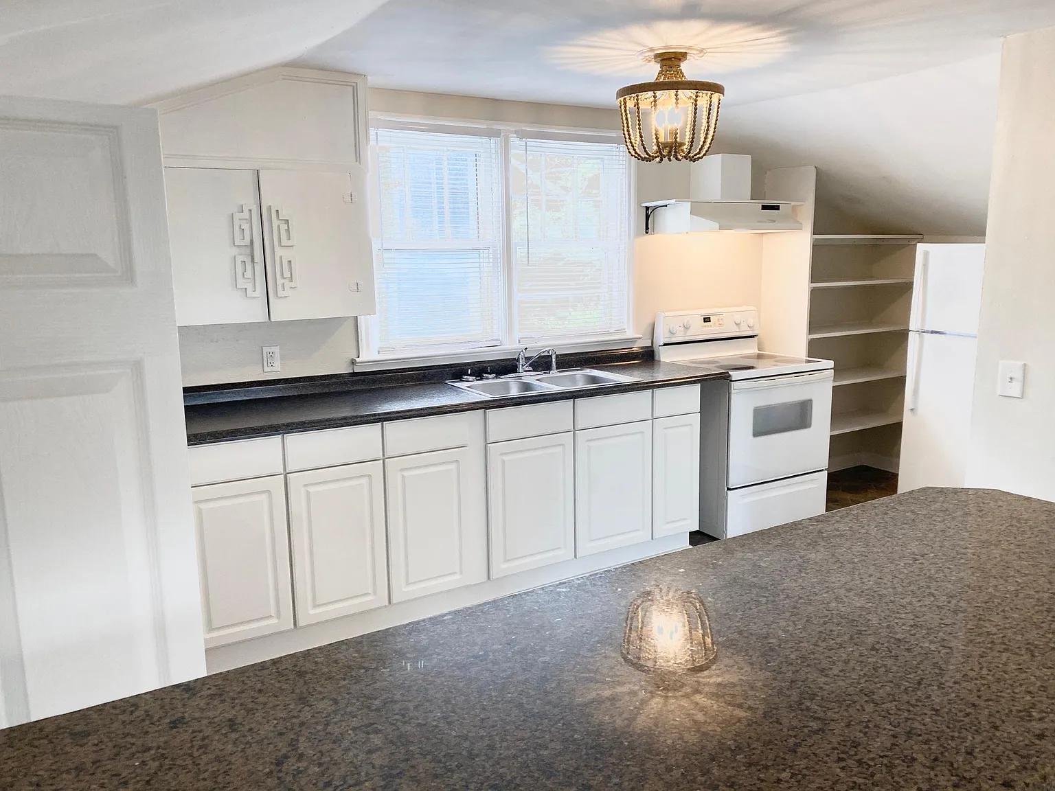 1 bed, 768 sqft, $1,100 — Photo 3