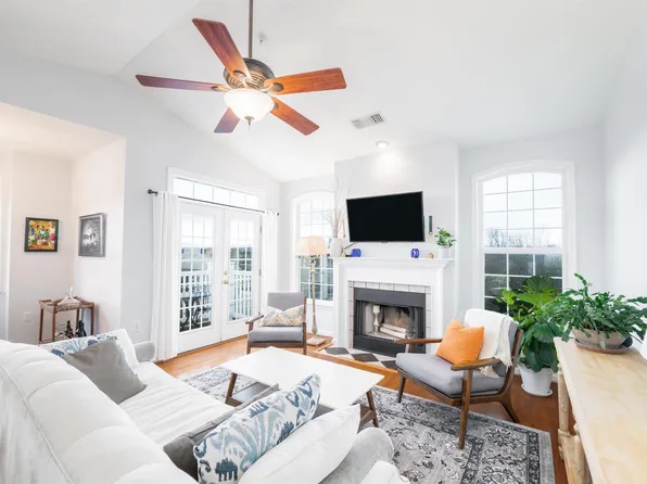 925 Dorchester Pl APT 304, Charlottesville, VA 22911