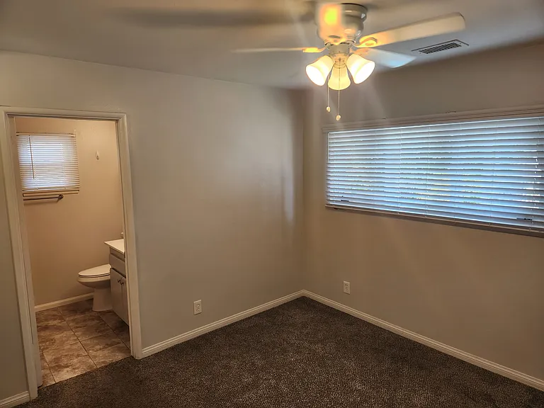 528 N Orange St — Photo 11