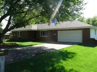 35 Ichabod Ln, Lexington, MO 64067