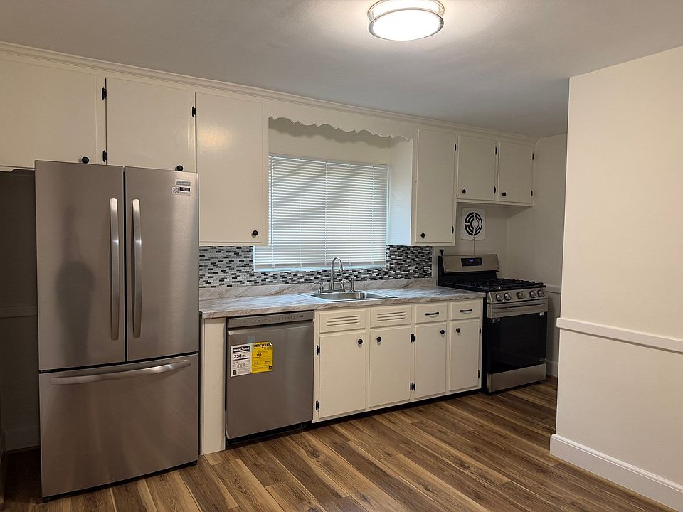 1st image of 28 Sparrow St #28