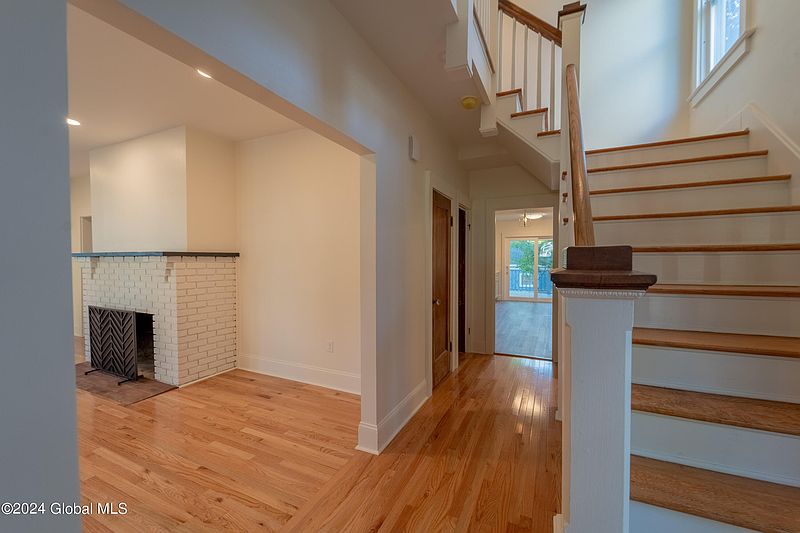 3rd image of 1163 Waverly Place