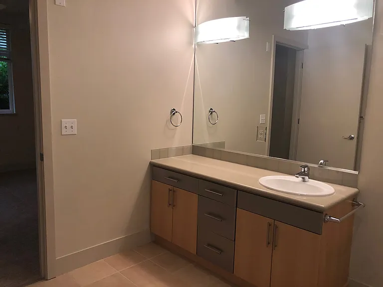 1700 N Northlake Way #106 — Photo 11