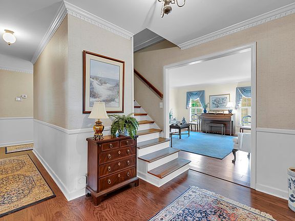 3rd image of 108 Merrifield Dr