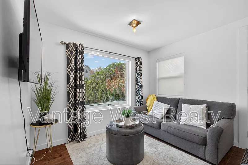 2 bed, 1.0 bath, $2,200 — Photo 2