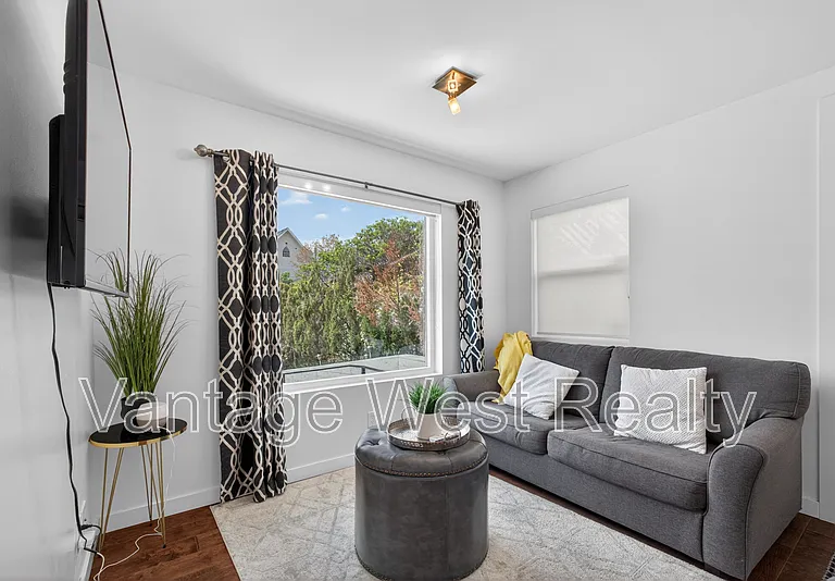 3859 Carrall Rd #3 — Photo 2