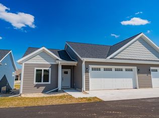 803 Vineyard Ct, Cambridge, WI 53523