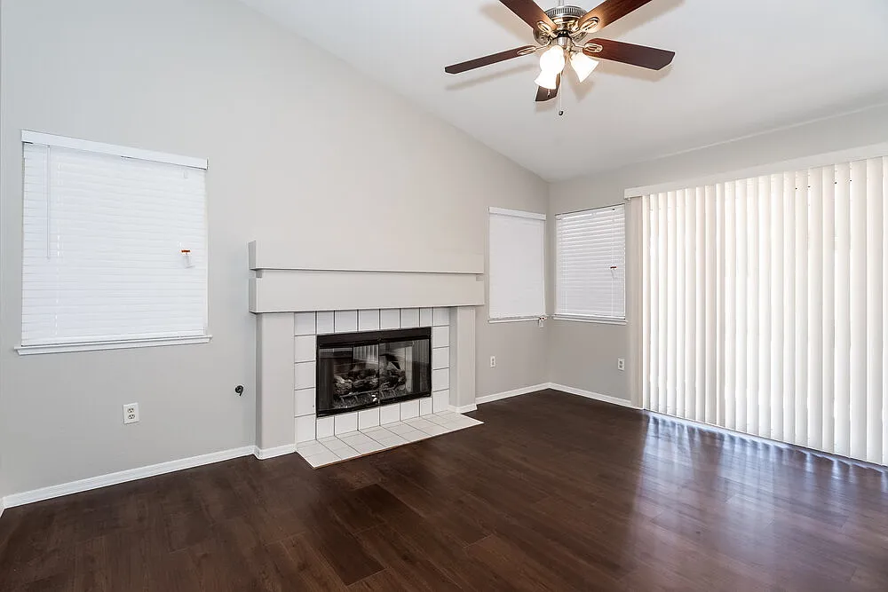 3 bed, 2.0 bath, 1752 sqft, $2,225 — Photo 3