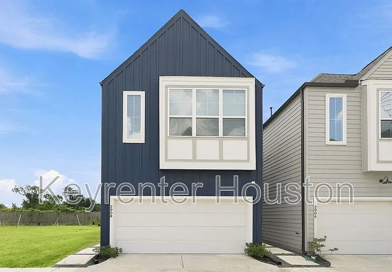 2908 Stevens St — Photo 1