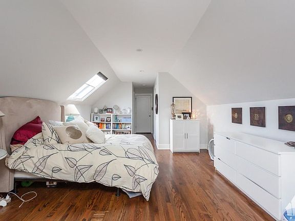 4th image of 2045 N Wolcott Ave #2NDF