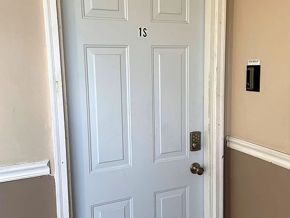 3rd image of 319 S Homan Ave #1S
