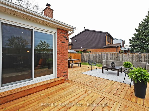 3141 Sandcliffe Ct, Burlington, ON L7M 3H1