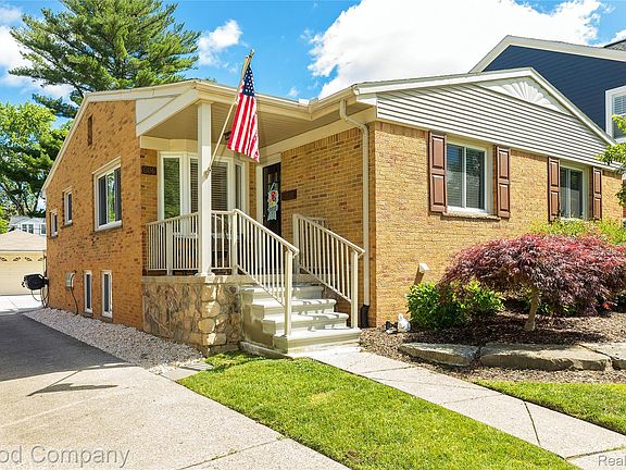 2nd image of 606 Magnolia Ave