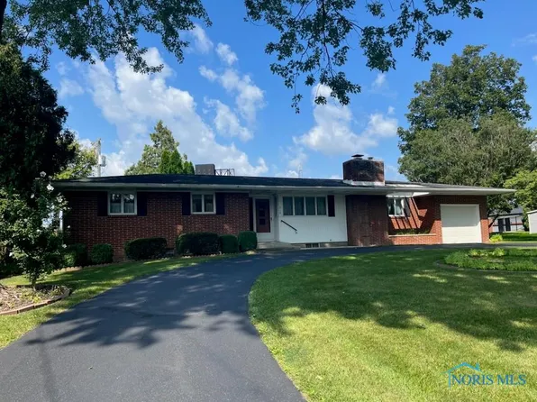 218 S Damascus St, Liberty Center, OH 43532