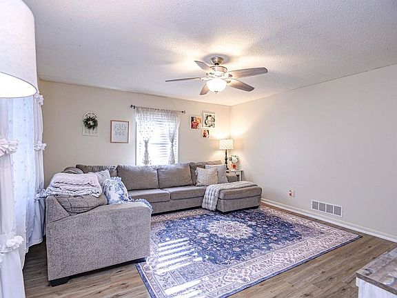 3rd image of 6510 Cherry Ct