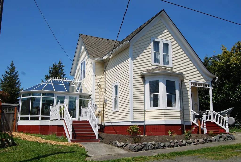 1614 Lincoln St photo 1