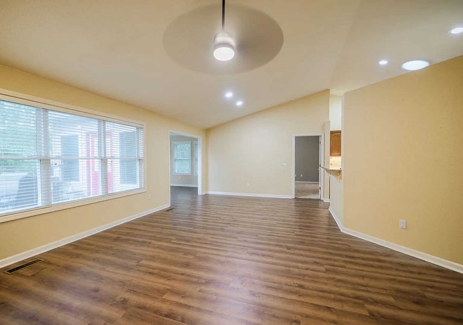 Charming 3 bedroom, 2 bathroom located in the picturesque Hot Springs Village — Photo 4