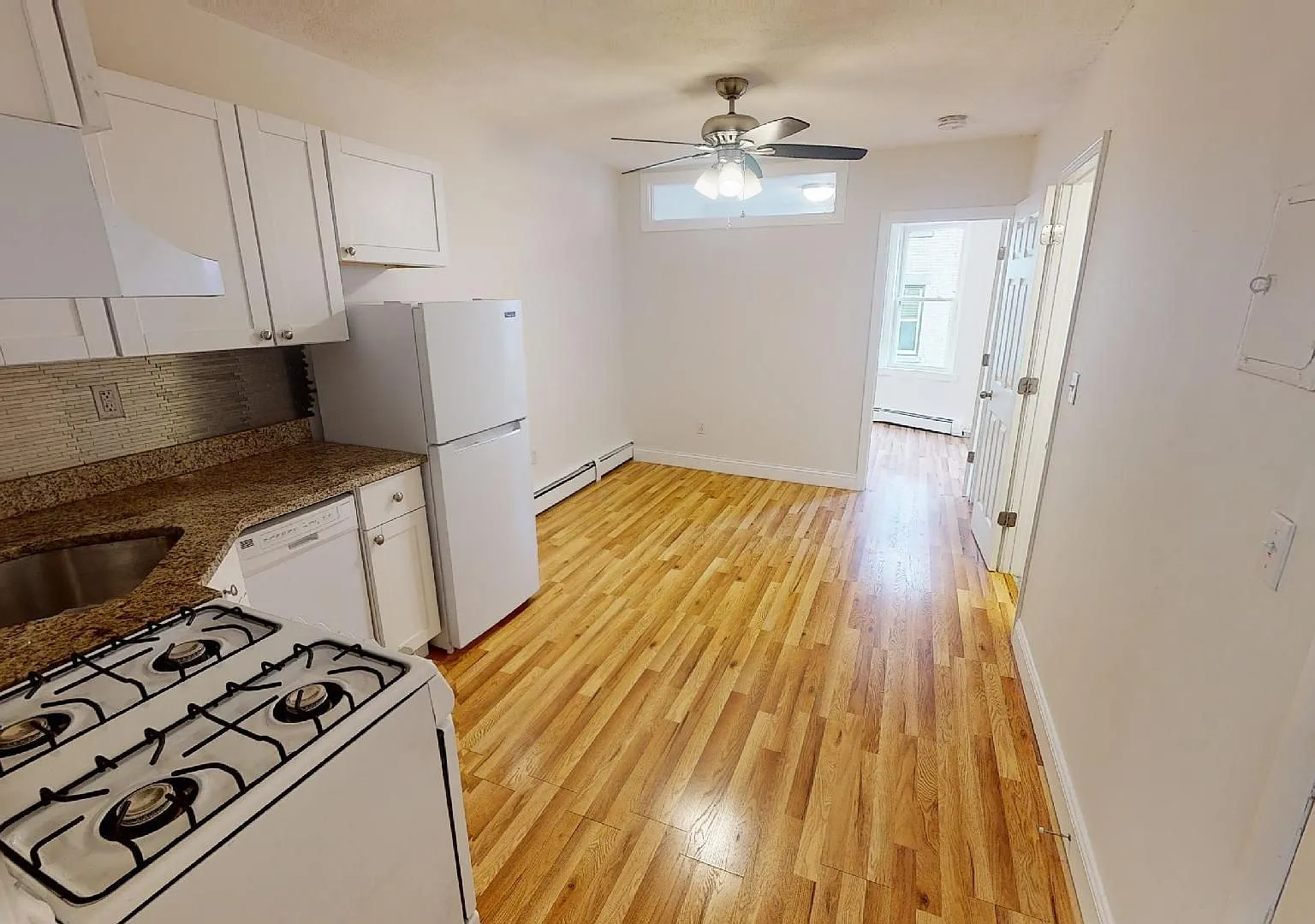 2 bed, 1020 sqft, $3,250 — Photo 1