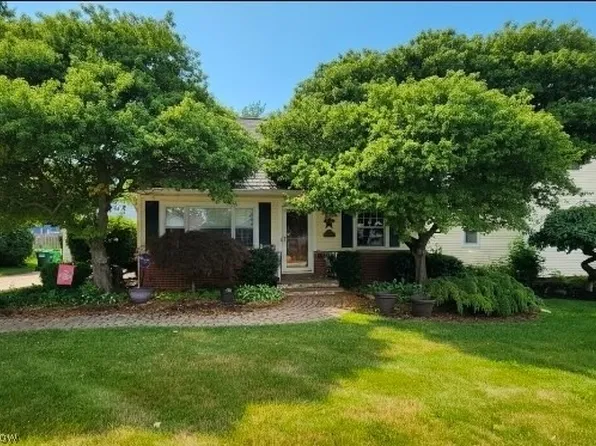 2182 Buena Vista Dr, Wickliffe, OH 44092