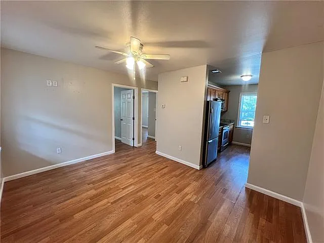 2 bed, 1.0 bath, 700 sqft, $1,300 — Photo 3