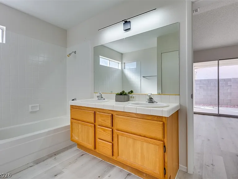 582 Searchlight Dr — Photo 17