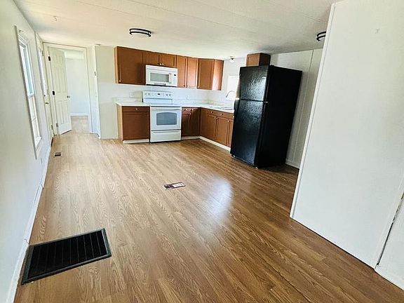 4th image of 1210 Janet Dr