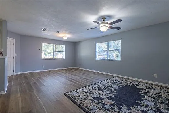 3 bed, 1050 sqft, $1,925 — Photo 4