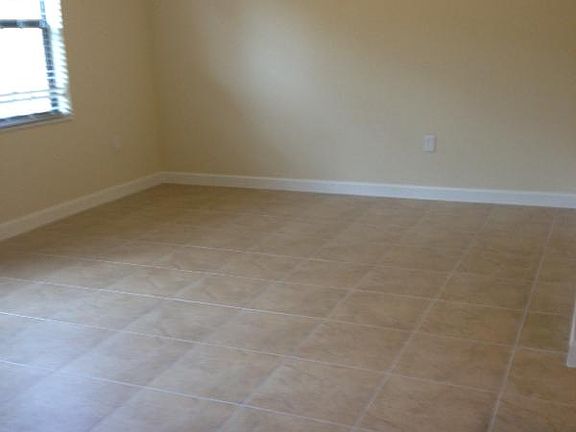 2nd image of 350 NE 37th Ave