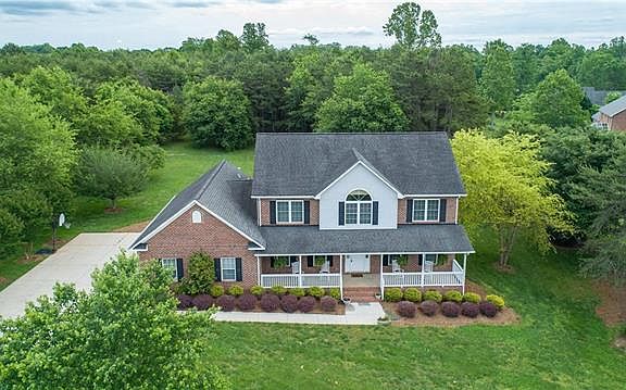 3rd image of 1426 Redmon Ct