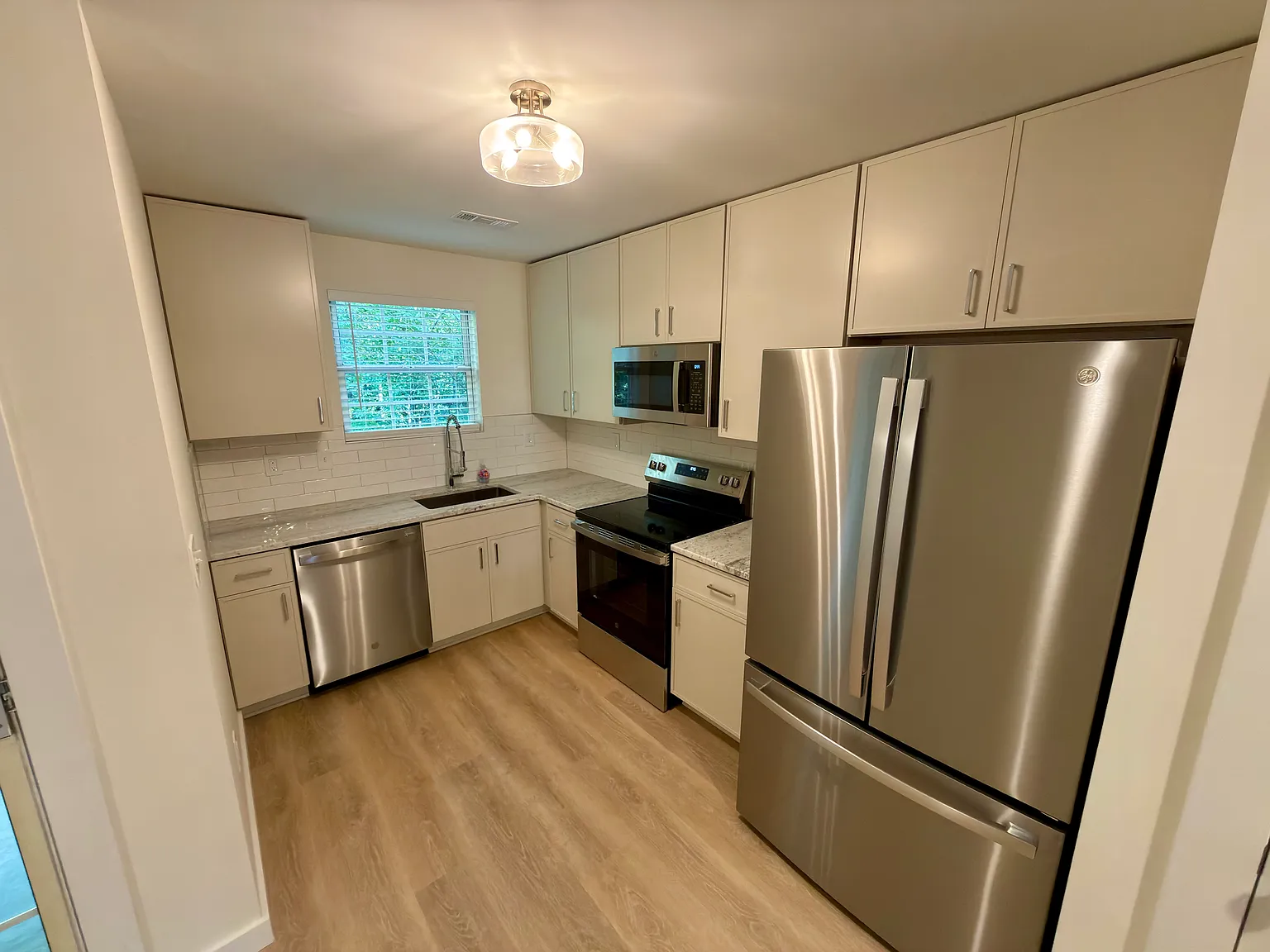 2 bed, 1380 sqft, $2,000 — Photo 3