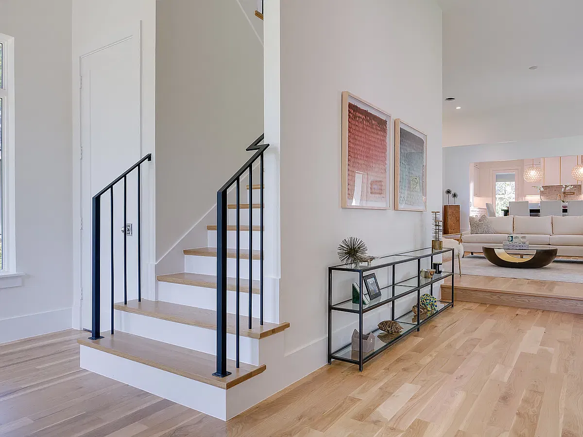 5 bed, 4.5 bath, 5743 sqft, $15,000 — Photo 2