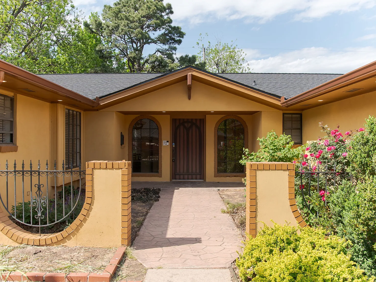 3 bed, 2395 sqft, $5,300 — Photo 3