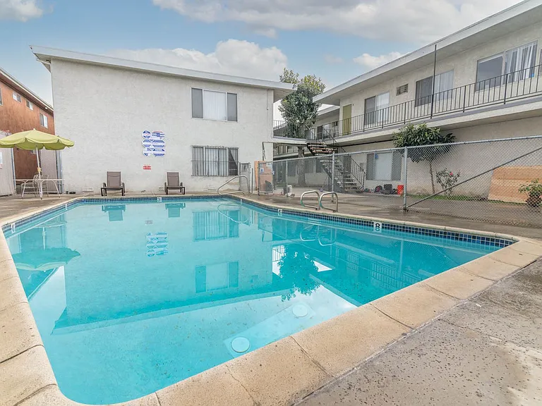 8123 Langdon Ave — Photo 14