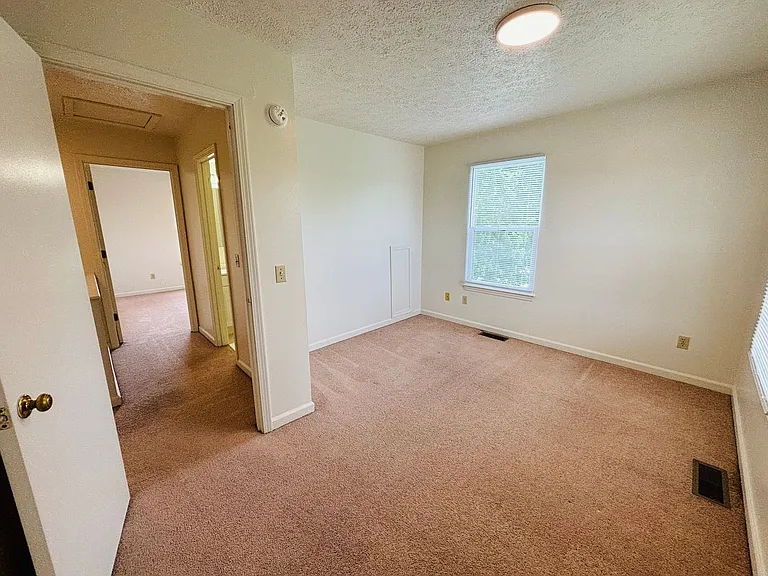 2 Bedroom, 1 Bath Apartment — Photo 12