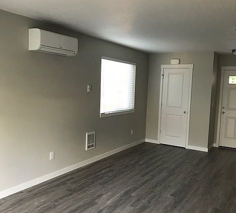 5th image of 3613 E 11th St Unit B