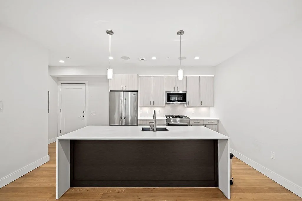 2 bed, 1180 sqft, $4,200 — Photo 4