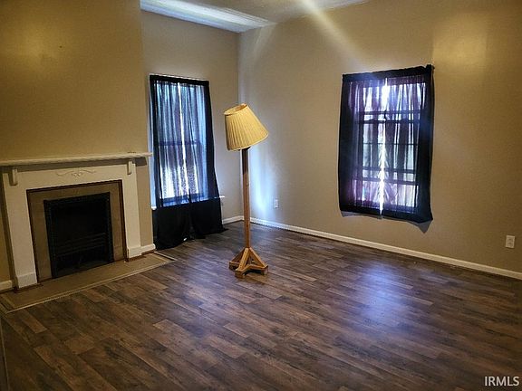 3rd image of 703 W 5th St