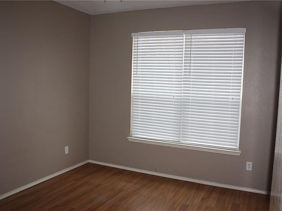 4th image of 2871 Westover Dr
