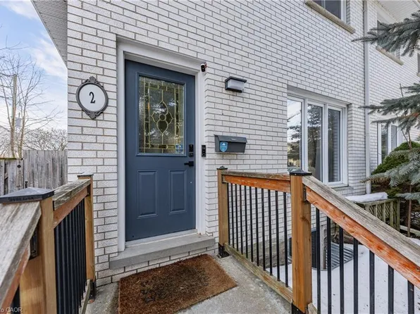 2 Fisher Mills Rd, Cambridge, ON N3C 1C7