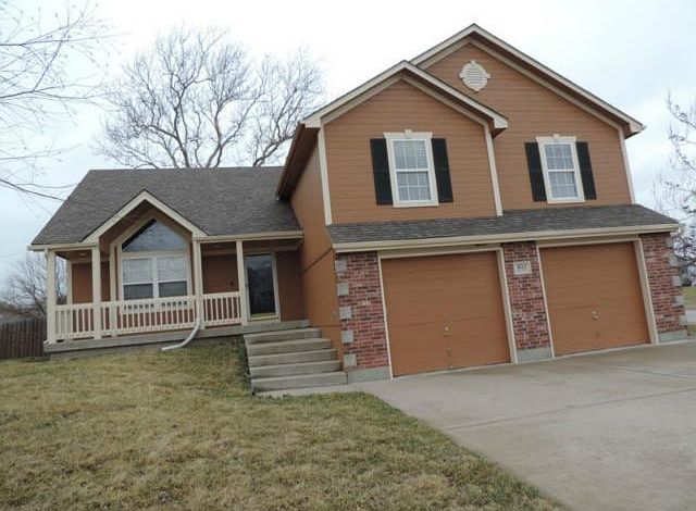 1st image of 802 Lakeview Dr