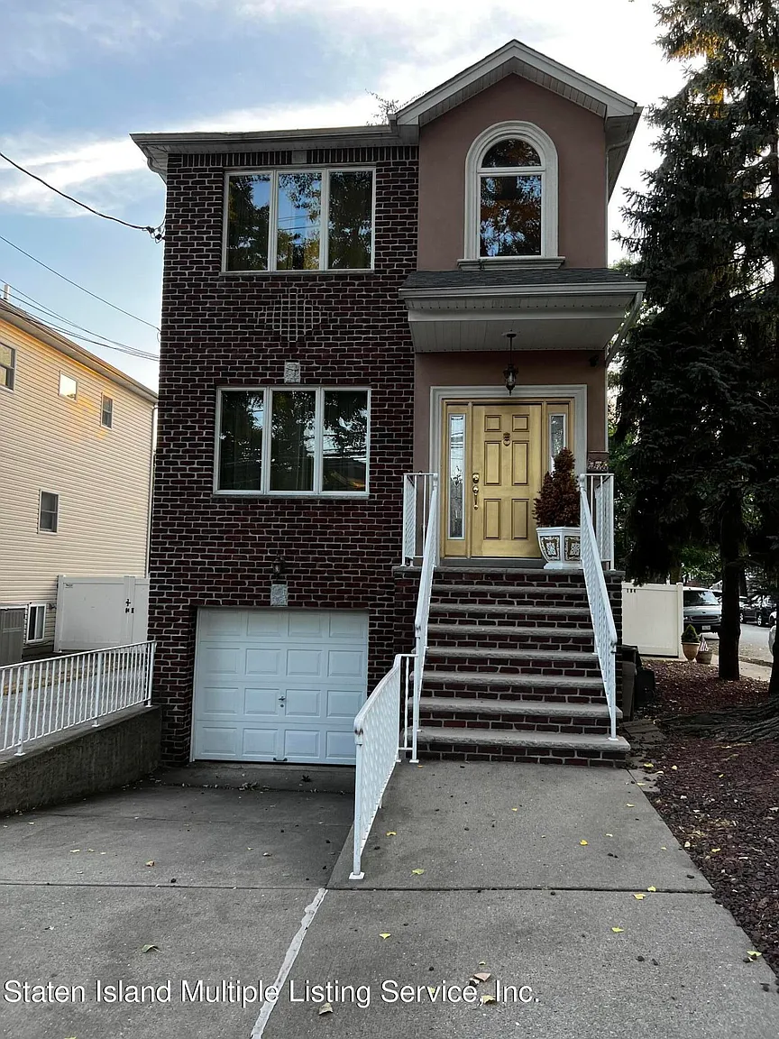184 Sprague Ave photo 1