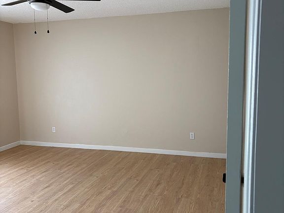 3rd image of 7127 Orizaba Ave
