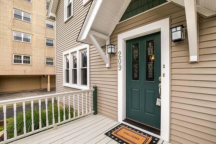 1st image of 2-209 Marengo Ave #2