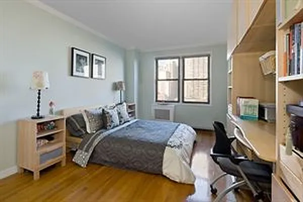 Sold by Douglas Elliman | media 18
