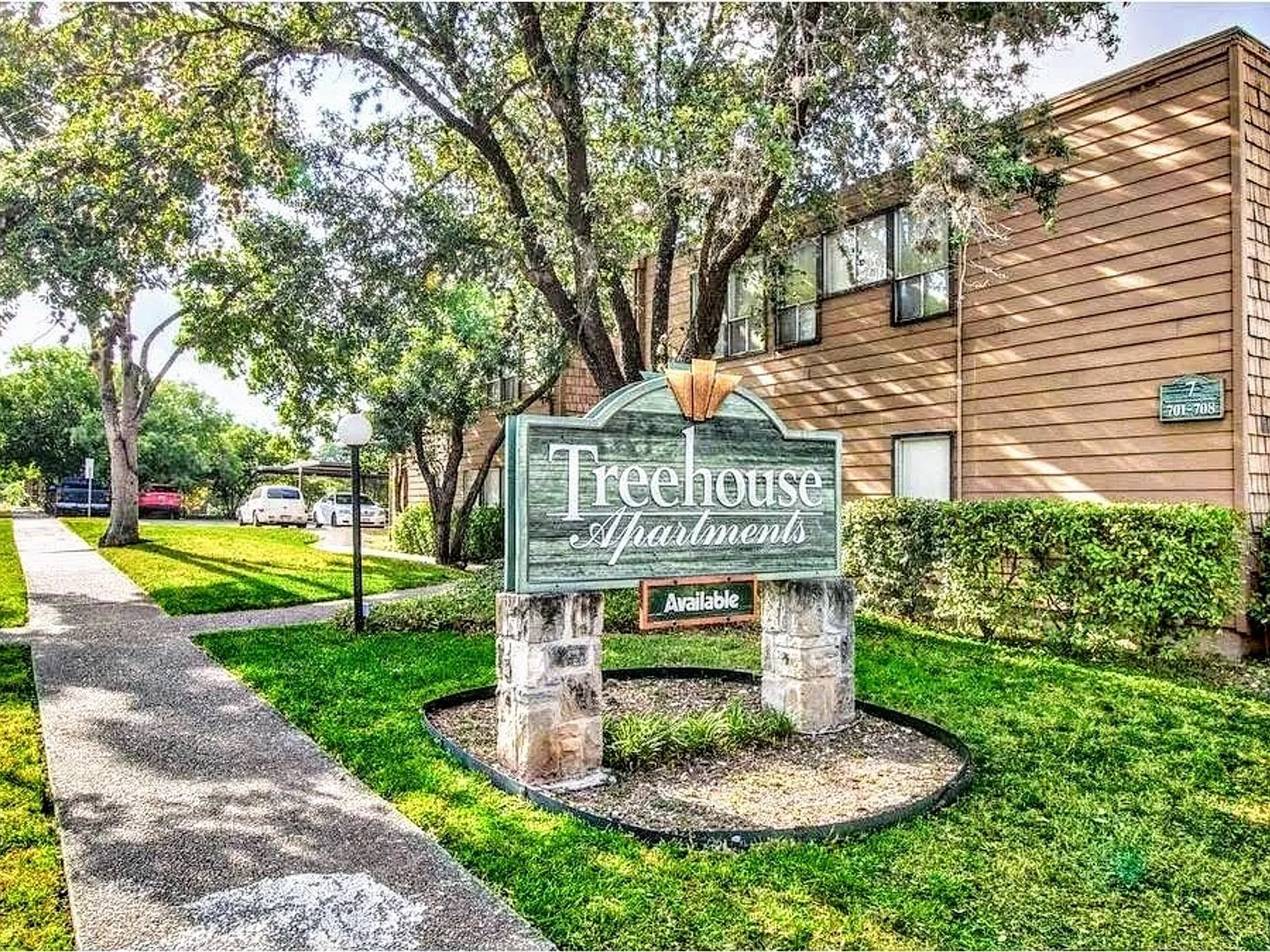 Alamo Heights Treehouse — Photo 1