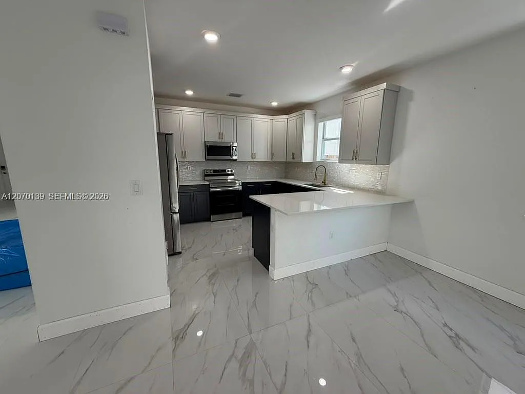 Keys Gate Residential — Photo 3