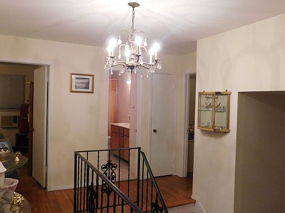 5th image of 23 Country Squire Ct