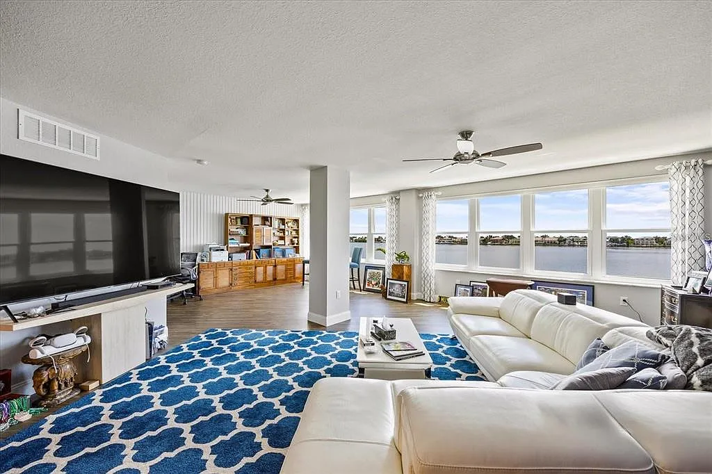 2 bed, 2.0 bath, 1700 sqft, $2,900 — Photo 2