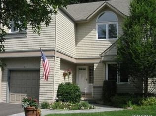 8 Insbrook Ct, Huntington, NY 11743