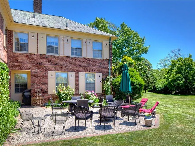22 Castle Hill Ave — Photo 16